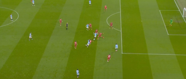  馬爾穆什破門，但越位在先進球無效