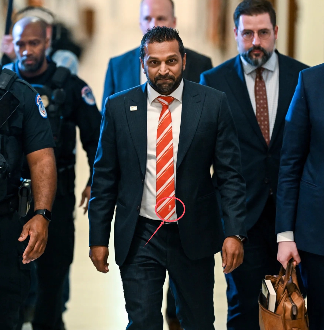  紅軍球迷？美國新任聯(lián)邦調(diào)查局局長佩戴了一條利物浦主題領(lǐng)帶