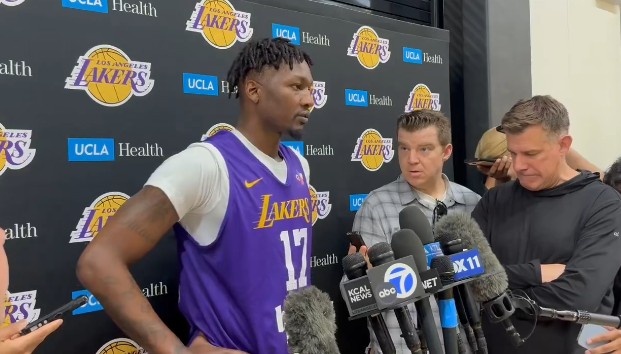  正負值隊內(nèi)第一！芬尼-史密斯打趣：當投不進球時你就會關(guān)注這個