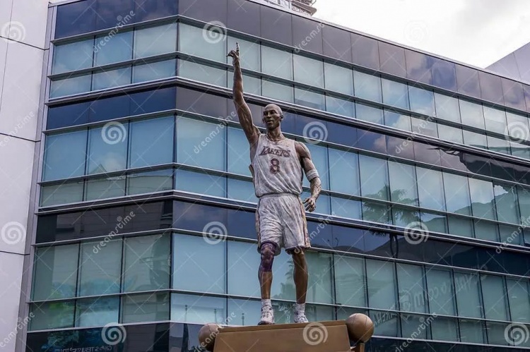  為科比立雕像？川普如是說