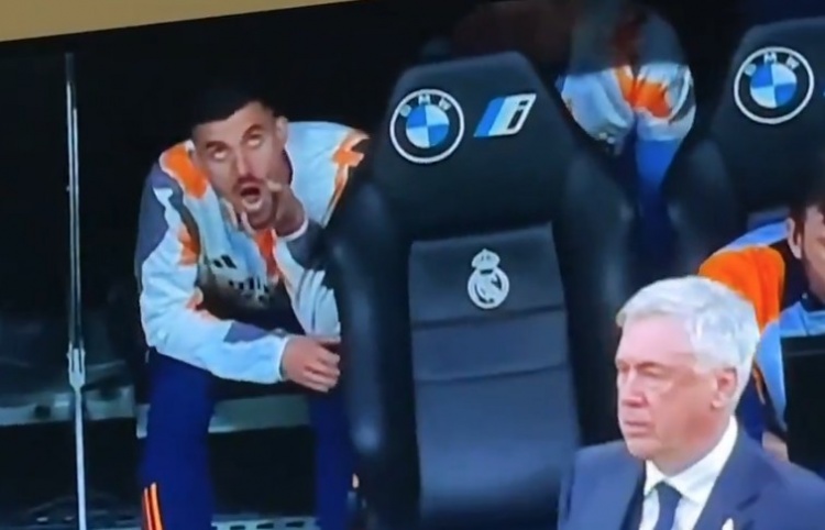  實(shí)錘請(qǐng)神？被拍到“對(duì)著安帥做鬼臉”，塞巴略斯轉(zhuǎn)發(fā)：我要死了