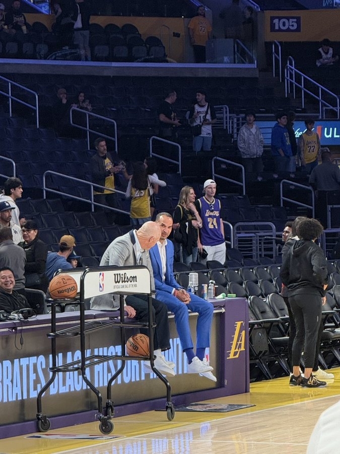  湖人“功臣”？記者調侃：尼克-哈里森今晚不用躲起來了