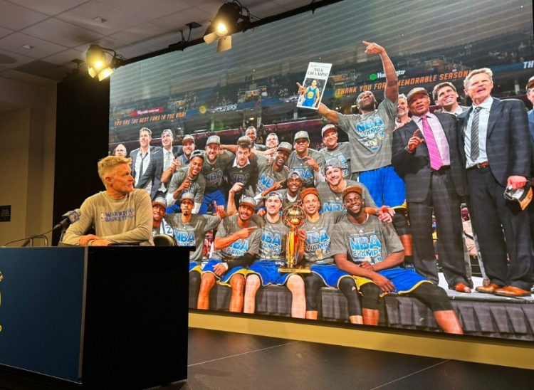  將紀(jì)念奪冠10周年！科爾：這張照片代表了我生命中最偉大夜晚之一