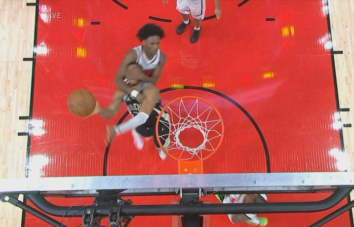  火箭女記者疑惑為何吹阿門惡意！主裁：頭部接觸沒必要并且過度