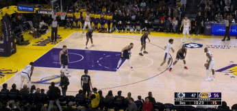  詹姆斯突破分球 海斯順下直接隔扣祖巴茨還造成犯規(guī)&但罰球沒進(jìn)