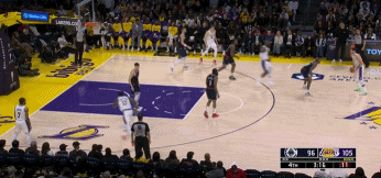  美如畫！東契奇轉(zhuǎn)身后仰漂移拋投打板命中 本場(chǎng)已砍下29分