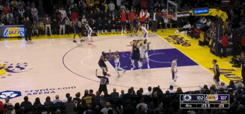  快船兩次進(jìn)攻未果 芬尼-史密斯控制住籃板被犯規(guī)&兩罰一中