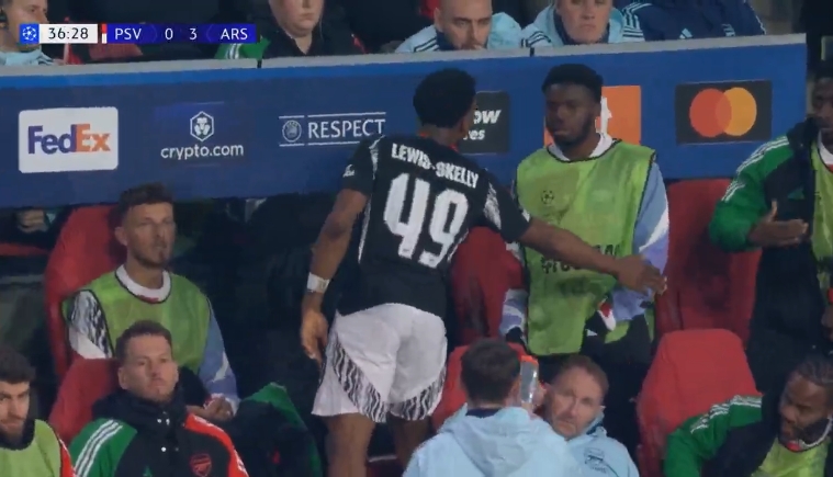  30分鐘3球領(lǐng)先！身背黃牌的斯凱利被卡拉菲奧里換下