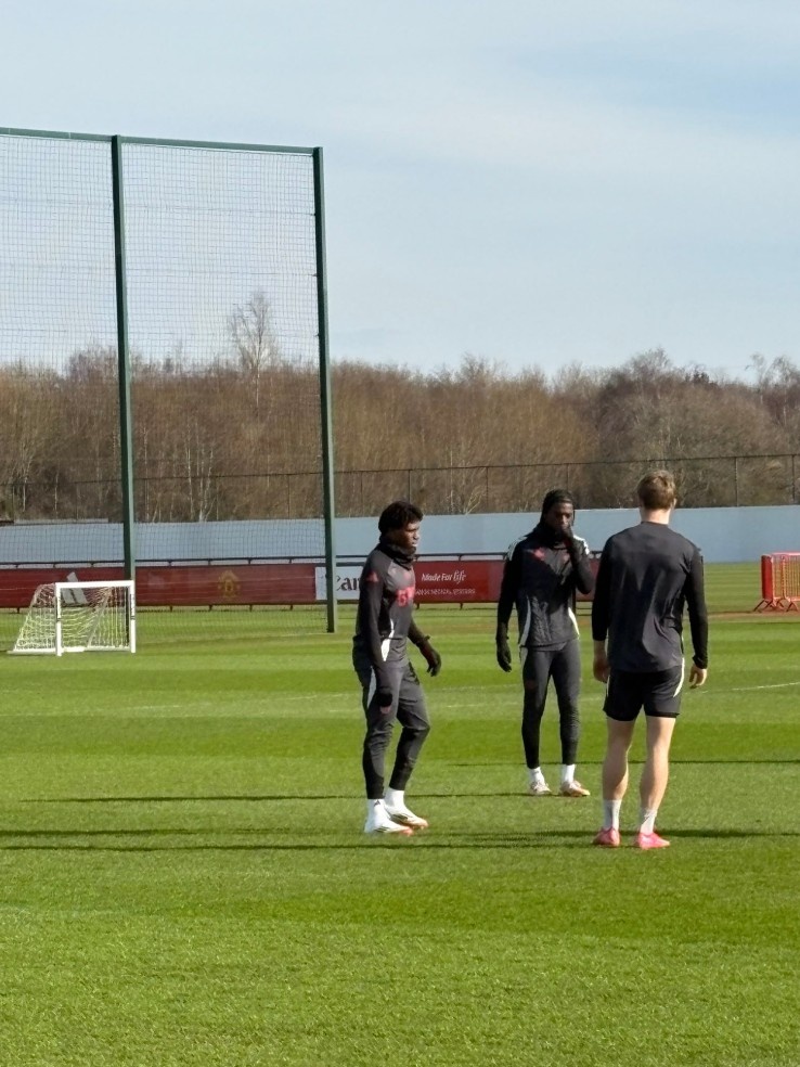  記者報(bào)曼聯(lián)訓(xùn)練情況：馬奎爾&烏加特缺席，加納喬&多古參加訓(xùn)練