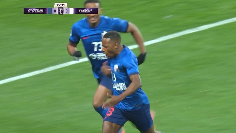  申花主場(chǎng)領(lǐng)先！馬納法凌空抽射，高井幸大解圍變搶點(diǎn)自擺烏龍！