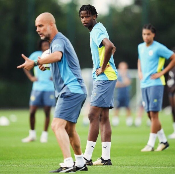  曼城重金買后衛(wèi)，本土青訓(xùn)怎么辦？17歲中衛(wèi)姆富尼力爭(zhēng)更高舞臺(tái)