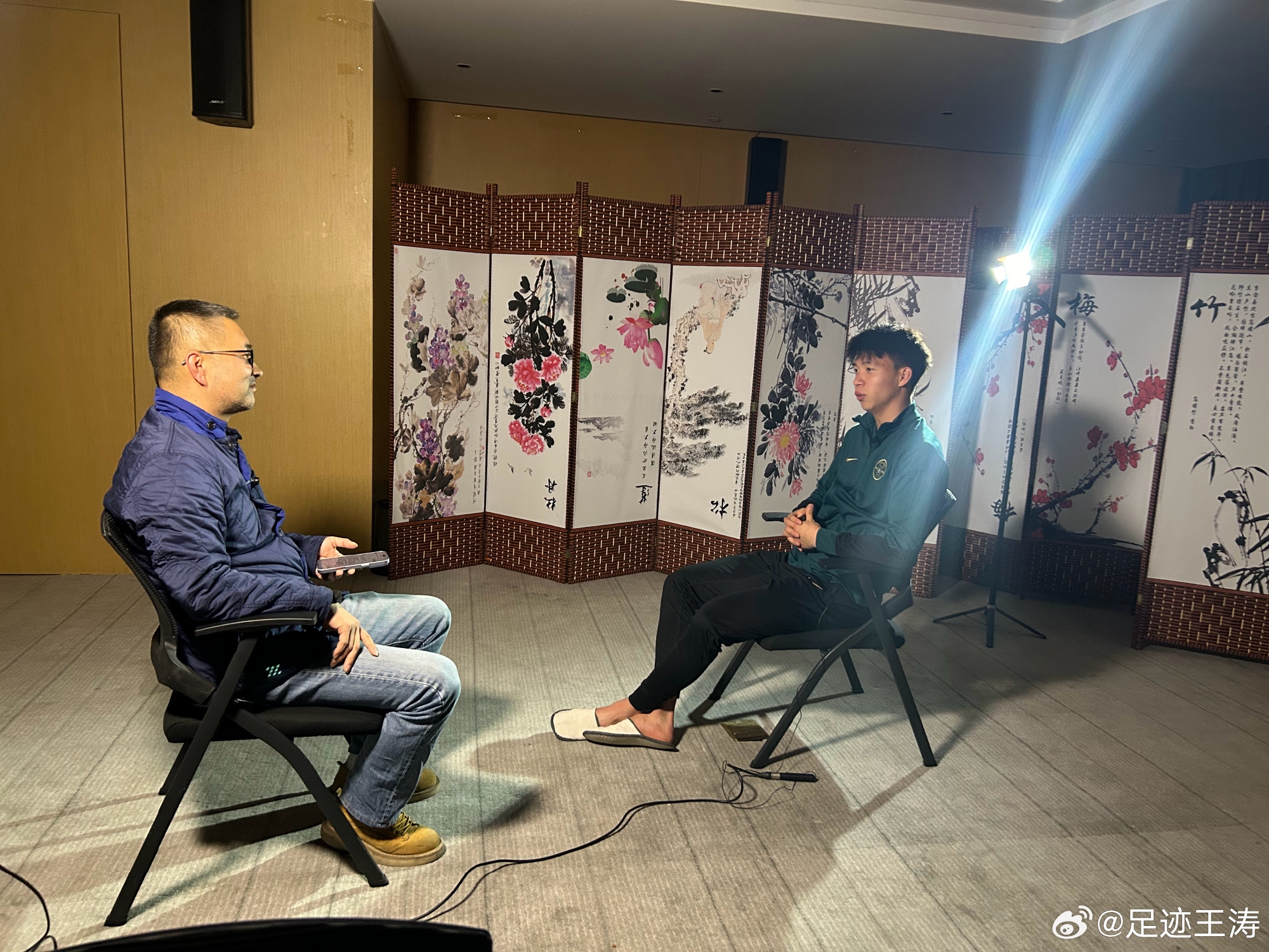  記者：王鈺棟視韋世豪為偶像&想加他微信，現(xiàn)進了國足不知加到?jīng)]