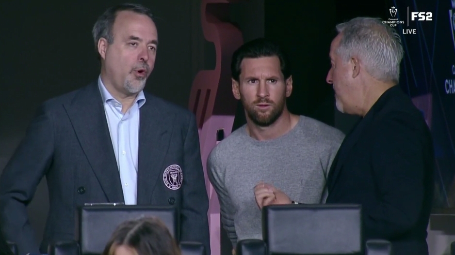  今日休息不出場，梅西傷缺在場邊觀戰(zhàn)，新發(fā)型清清爽爽