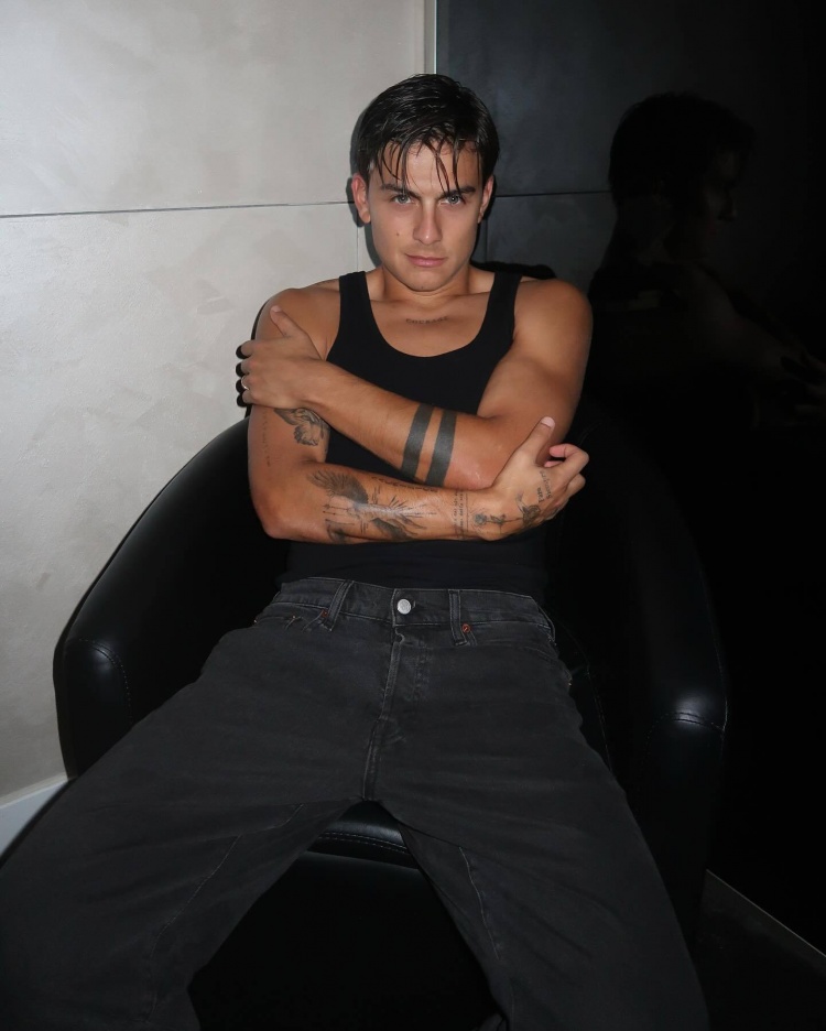  迪巴拉：不會(huì)變老要感謝爸媽賜予的容貌，去年夏天差點(diǎn)告別羅馬