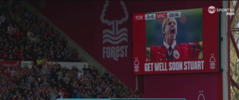  森林vs曼城賽中球迷鼓掌一分鐘，向因健康問題入院的皮爾斯送祝福