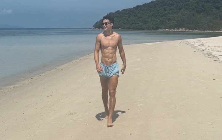  絕了！安永佳社媒曬度假照，身材如古希臘羅馬雕像般完美