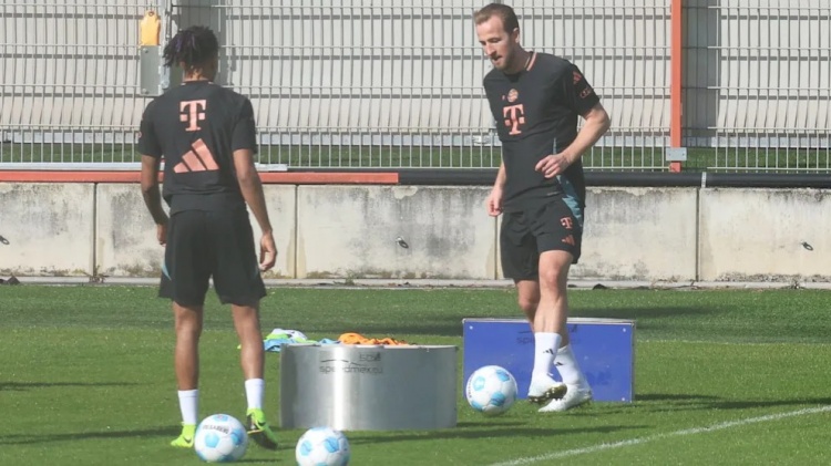  圖片報(bào)：拜仁今日未合練，凱恩奧利塞主動(dòng)加練射門&充氣玩偶陪練