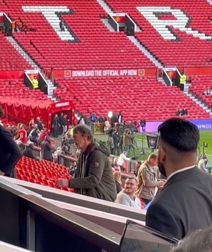  焦點(diǎn)戰(zhàn)對(duì)陣阿森納，拉特克利夫已經(jīng)來(lái)到老特拉福德球場(chǎng)觀戰(zhàn)