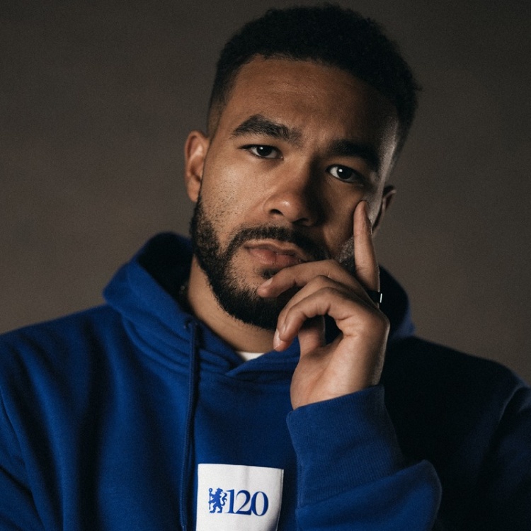  切爾西發(fā)布120周年紀(jì)念系列商品，包括T恤、連帽衫、夾克以及配飾