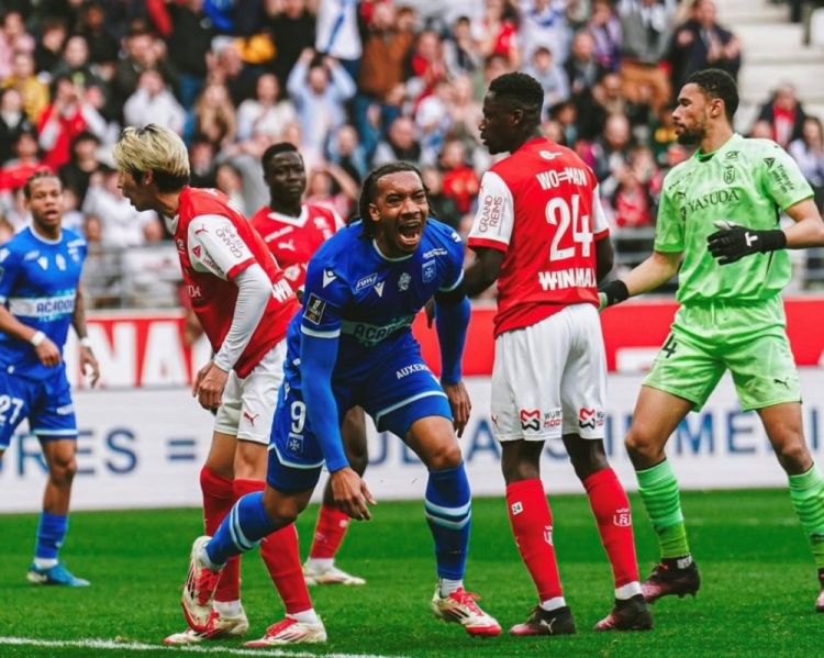  隊(duì)報(bào)：苦盡甘來(lái)！歐塞爾大中鋒貝爾終于在法甲賽場(chǎng)大放異彩！