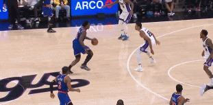  傷病退散！尼克斯領(lǐng)先21分 阿努諾比持球突破時不慎崴腳倒地