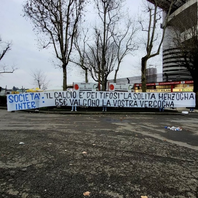  票價(jià)上漲&現(xiàn)場(chǎng)球迷顯著減少，國(guó)米死忠拉橫幅：65歐票價(jià)太可恥！