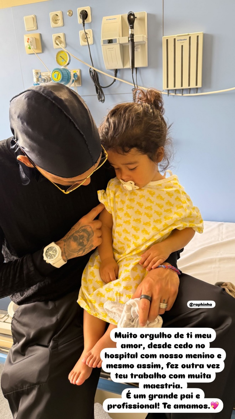  賽前在醫(yī)院照看孩子！妻子社媒感謝拉菲尼亞：親愛(ài)的，我為你驕傲