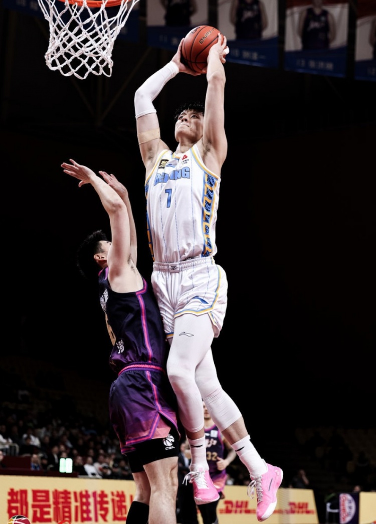  曾凡博：找準(zhǔn)定位，一飛沖天？