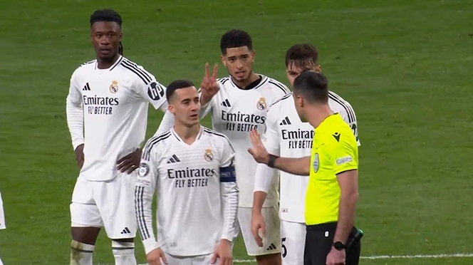  皇馬全員抗議！檢查小蜘蛛是否2次觸球時，貝林等人紛紛伸2根手指