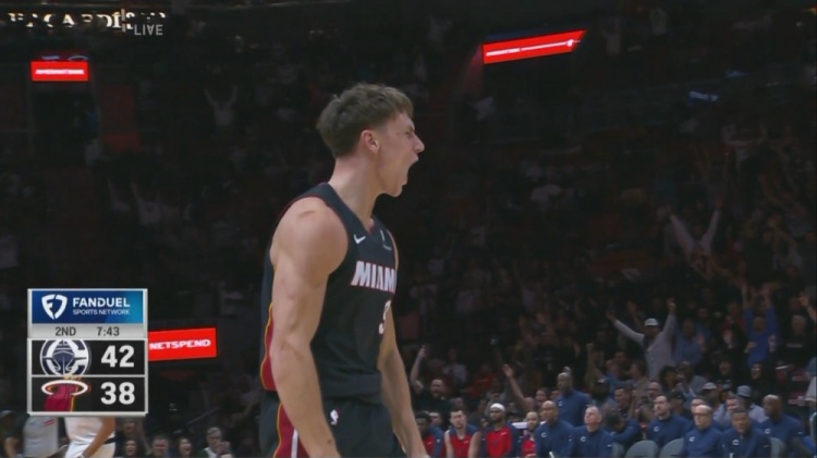  拼命三郎！拉松3次倒地?fù)鋼?終于搶到球權(quán)還助攻羅齊爾進三分