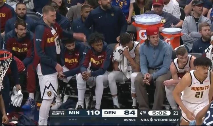  落后26分之多！掘金末節(jié)還剩5分鐘換上替補(bǔ)練兵 投子認(rèn)負(fù)！