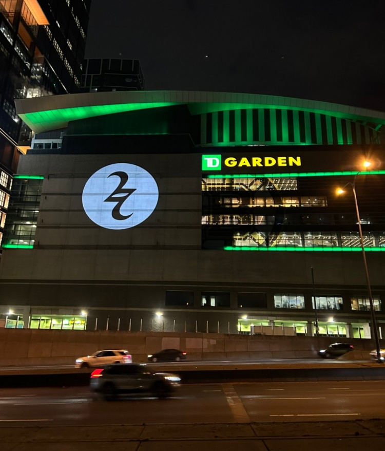  不僅場上閃耀！波士頓城遍布亞歷山大的個人Logo 包括綠軍主場