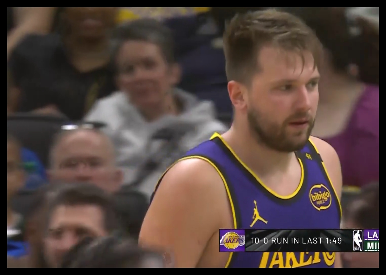  太強(qiáng)了！東契奇撤步金雞獨(dú)立后仰三分也能進(jìn) 上來(lái)就打了個(gè)10-0！