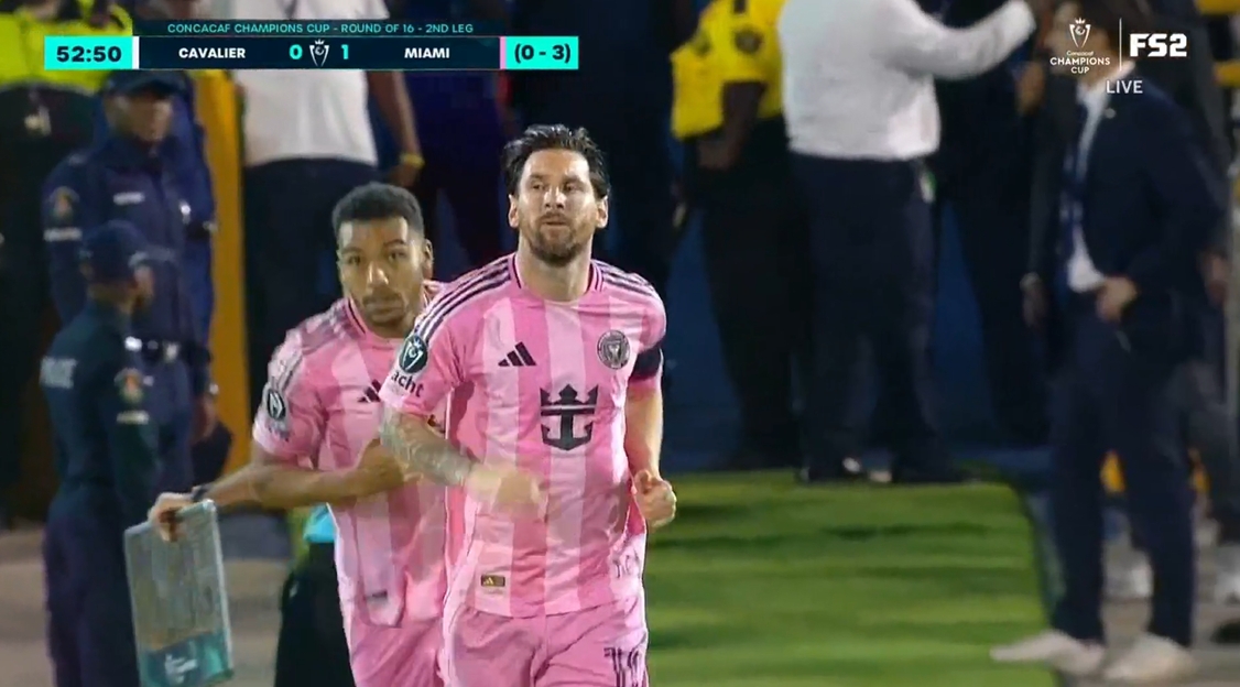  他來(lái)了！比賽第53分鐘梅西替補(bǔ)上場(chǎng)，蘇亞雷斯、布斯克茨被換下