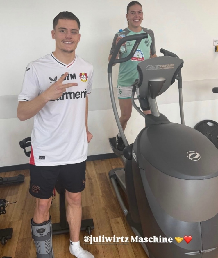  圖片報(bào)：維爾茨仍穿著保護(hù)靴，他與姐姐一起在藥廠康復(fù)中心訓(xùn)練