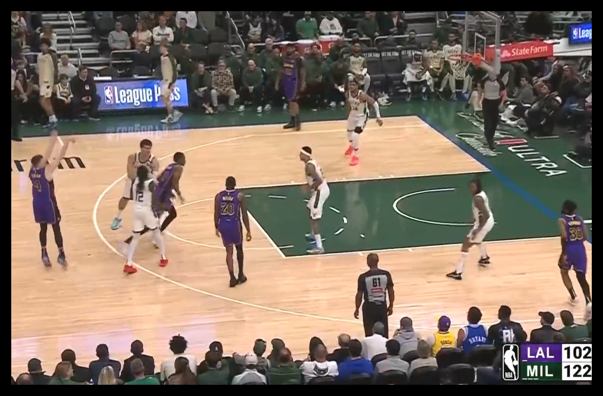  投降了！比賽還剩3分多鐘湖人落后20分 雷迪克派上純替補陣容