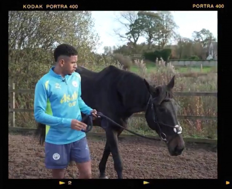  薩維尼奧：足球以外的愛好是馬，曼市多雨又冷但我過得很開心