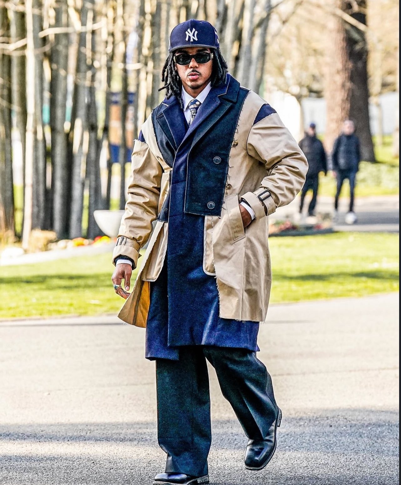  踢球的里面最會穿的！孔德抵達法國訓練營，身著日本小眾品牌外套