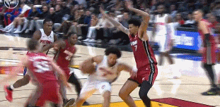  沒門！康寧漢姆突破上籃 遭熱火新秀韋爾大帽伺候