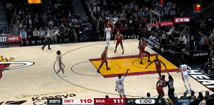  關(guān)鍵球！康寧漢姆弧頂接球命中大空位三分 活塞反超2分