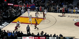  很冷靜！希羅繞掩護(hù)底線接球晃飛奧薩爾 穩(wěn)穩(wěn)中投命中！