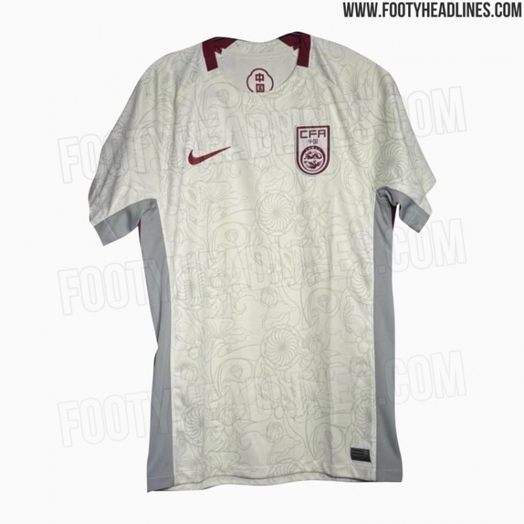  傳統(tǒng)元素！裝備網站報道中國女足2025客場球衣： 白底+花卉底紋