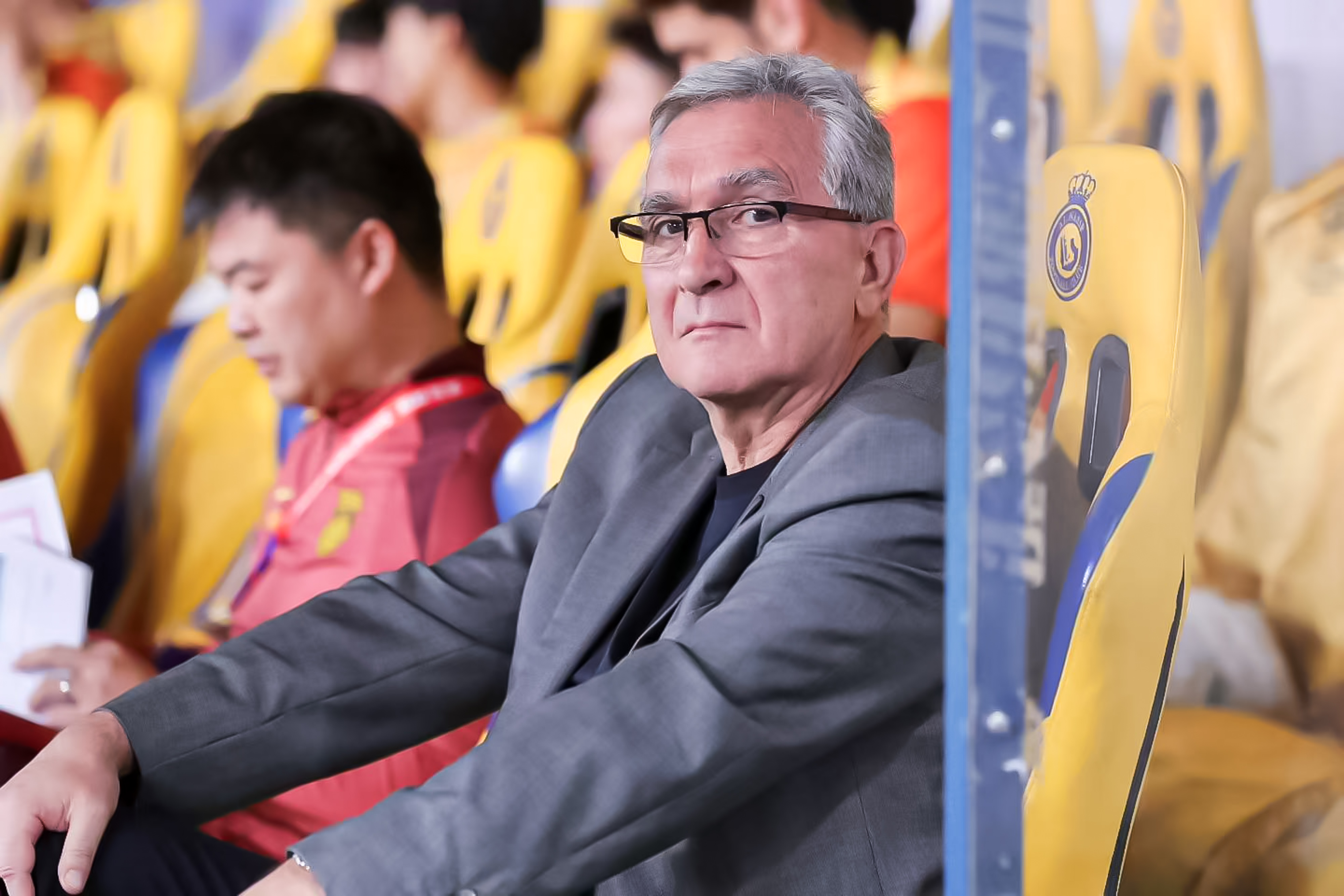  林良銘紅牌&蔣光太傷退，國足下半場如何調(diào)整？死守1分or換塞鳥？