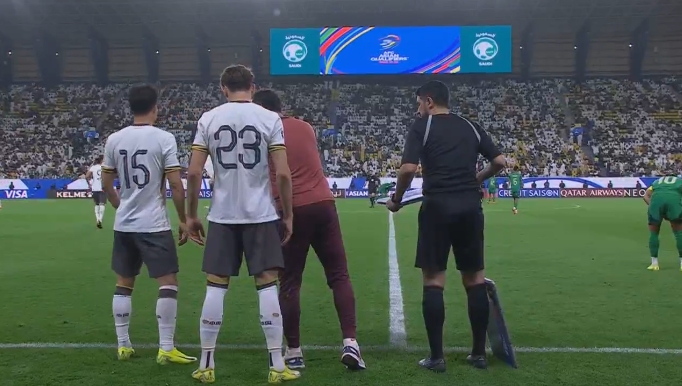  國足半場換人：拜合拉木、楊澤翔登場，曹永競，高準翼下場