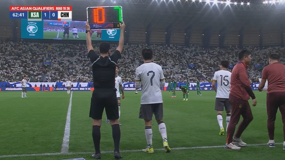  媒體人：哪怕少一人，我也覺(jué)得應(yīng)該換上塞爾吉尼奧加強(qiáng)一下控球