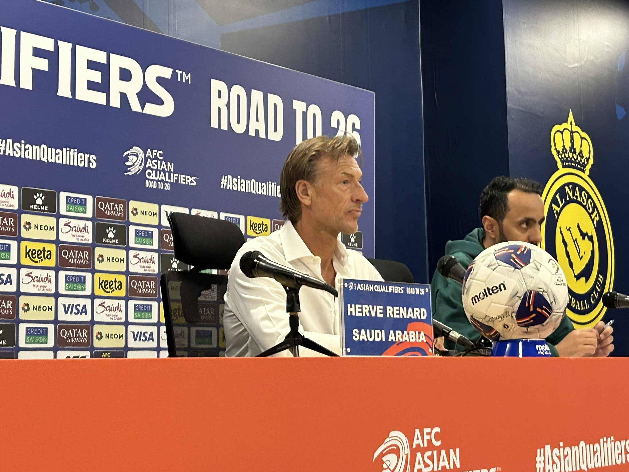  疑似重傷，沙特主帥：被林良銘踢到頭部的卡迪什已送往醫(yī)院