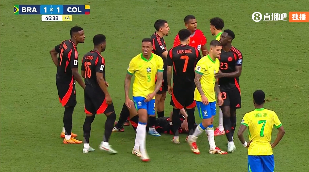  南美味道！加布里埃爾一臂干翻J羅染黃，后者痛苦捂面