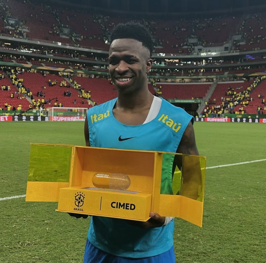  大腿級表現(xiàn)！維尼修斯造點+世界波絕殺，當選全場最佳！