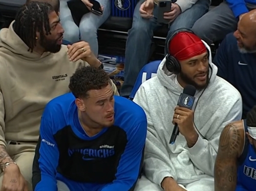  師傅你是做什么工作的？加福德坐在替補席拿著麥克風參加廣播節(jié)目