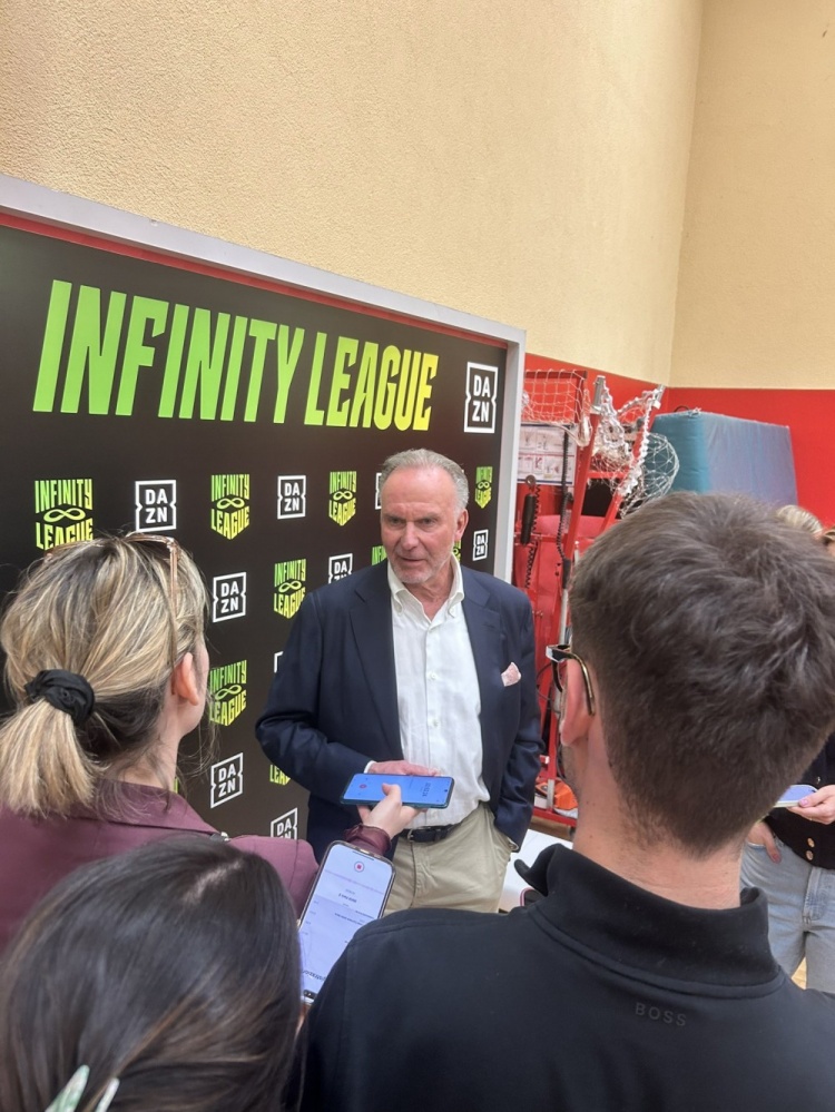  魯梅尼格：23年是教練想格雷茨卡離隊而非管理層，他現(xiàn)在踢得很好